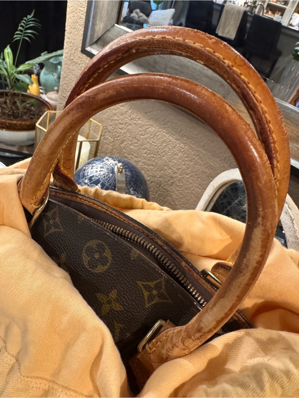 Elegant monogram MM Louis Vuitton Ellipse - Picture 9 of 10